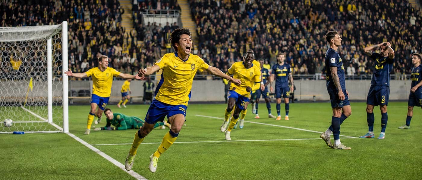 Illustration du match Sint-Truiden – Union SG 2-1 en Jupiler Pro League, avec des joueurs de Sint-Truiden célébrant un but.